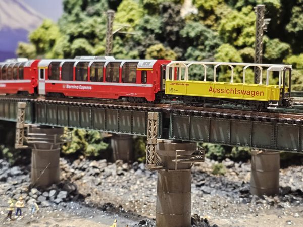 KATO 10-1656 ﾚｰﾃｨｯｼｭ鉄道(ﾍﾞﾙﾆﾅ急行(新ﾛｺﾞ)) 増結ｾｯﾄ(4両)